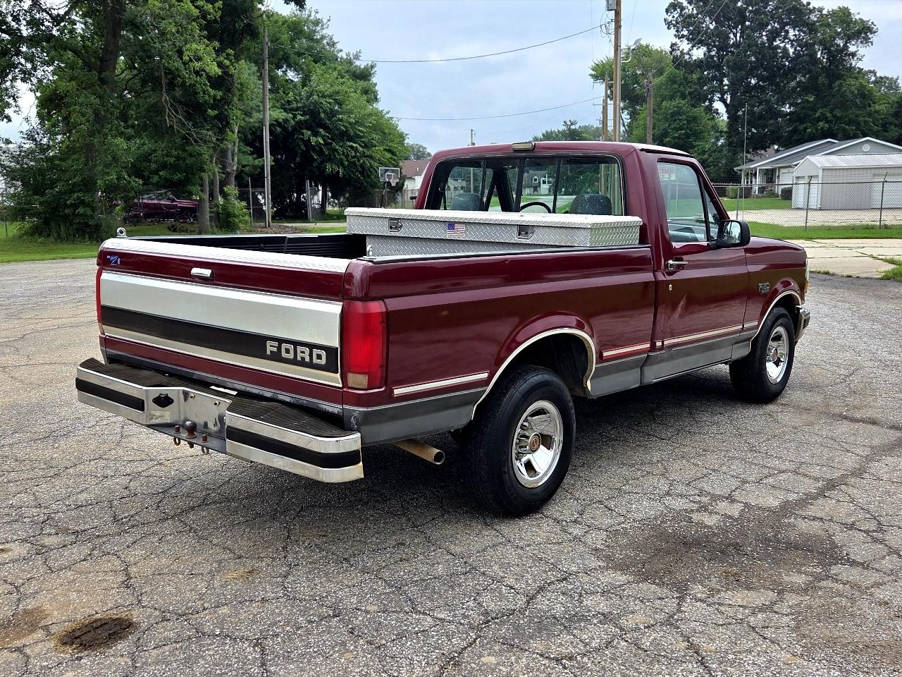 Ford F-150 XLT 2WD Reg Cab 6.5' Box 1992