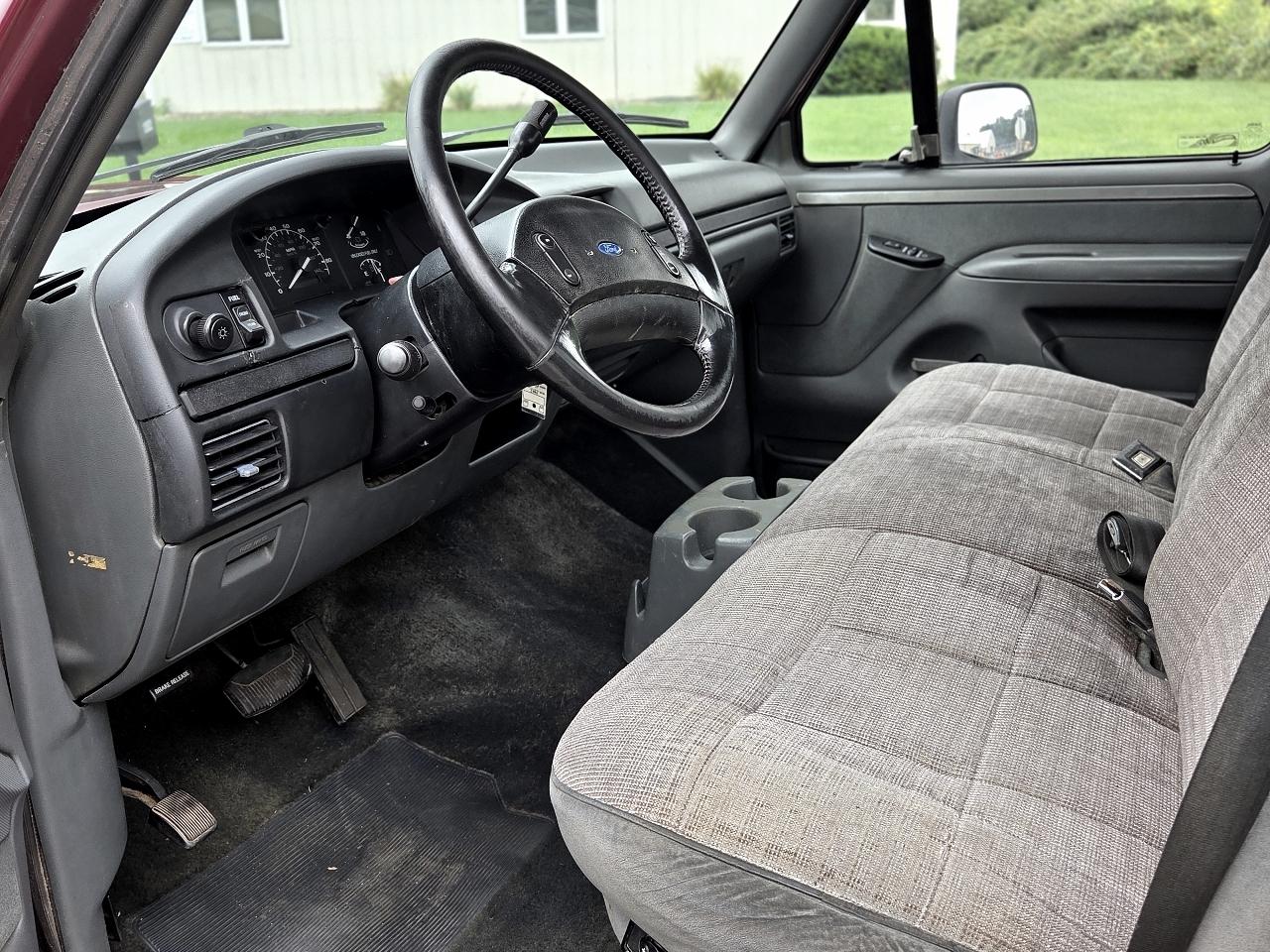 Ford F-150 XLT 2WD Reg Cab 6.5' Box 1992