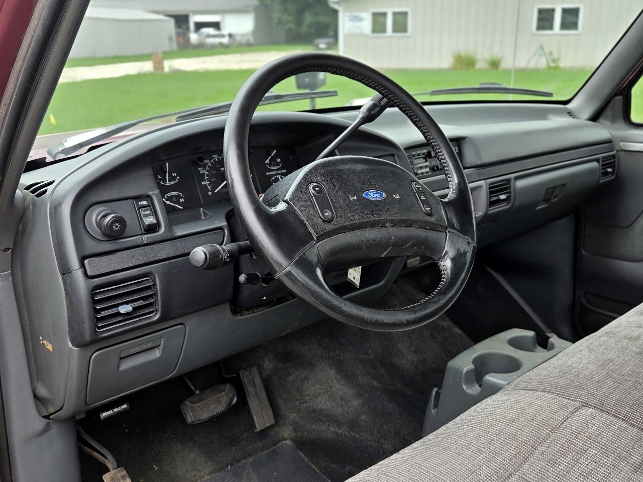 Ford F-150 XLT 2WD Reg Cab 6.5' Box 1992