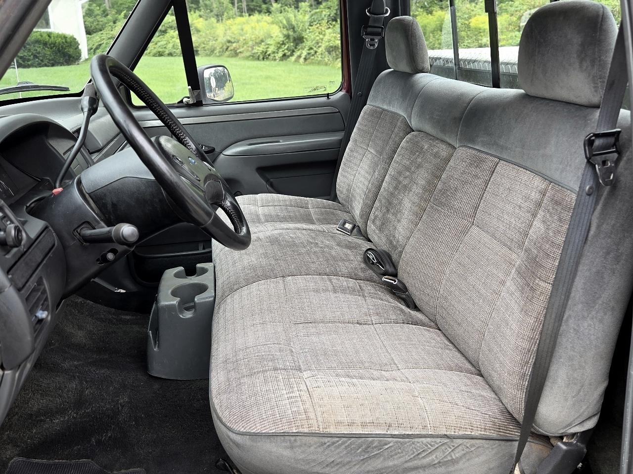 Ford F-150 XLT 2WD Reg Cab 6.5' Box 1992