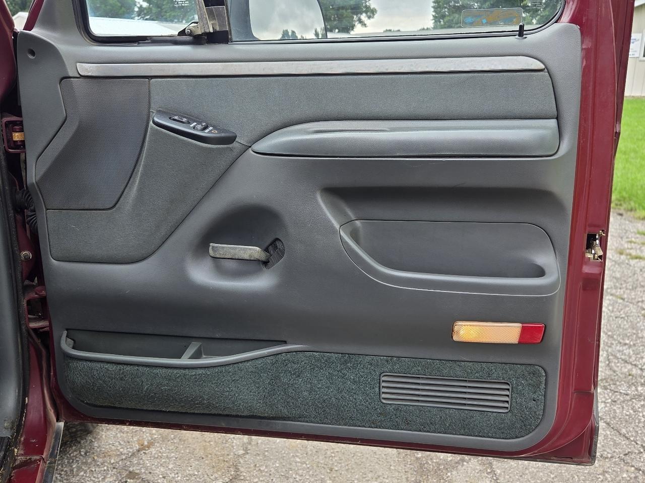 Ford F-150 XLT 2WD Reg Cab 6.5' Box 1992