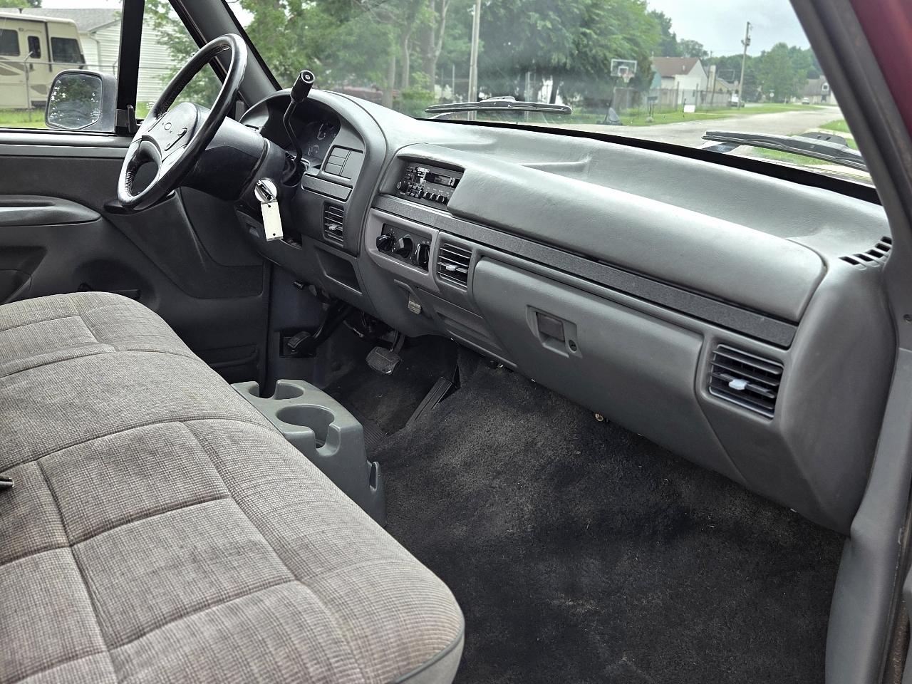 Ford F-150 XLT 2WD Reg Cab 6.5' Box 1992