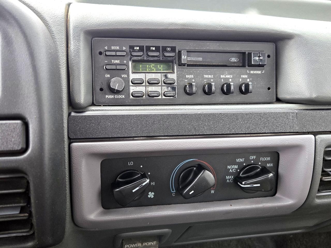 Ford F-150 XLT 2WD Reg Cab 6.5' Box 1992