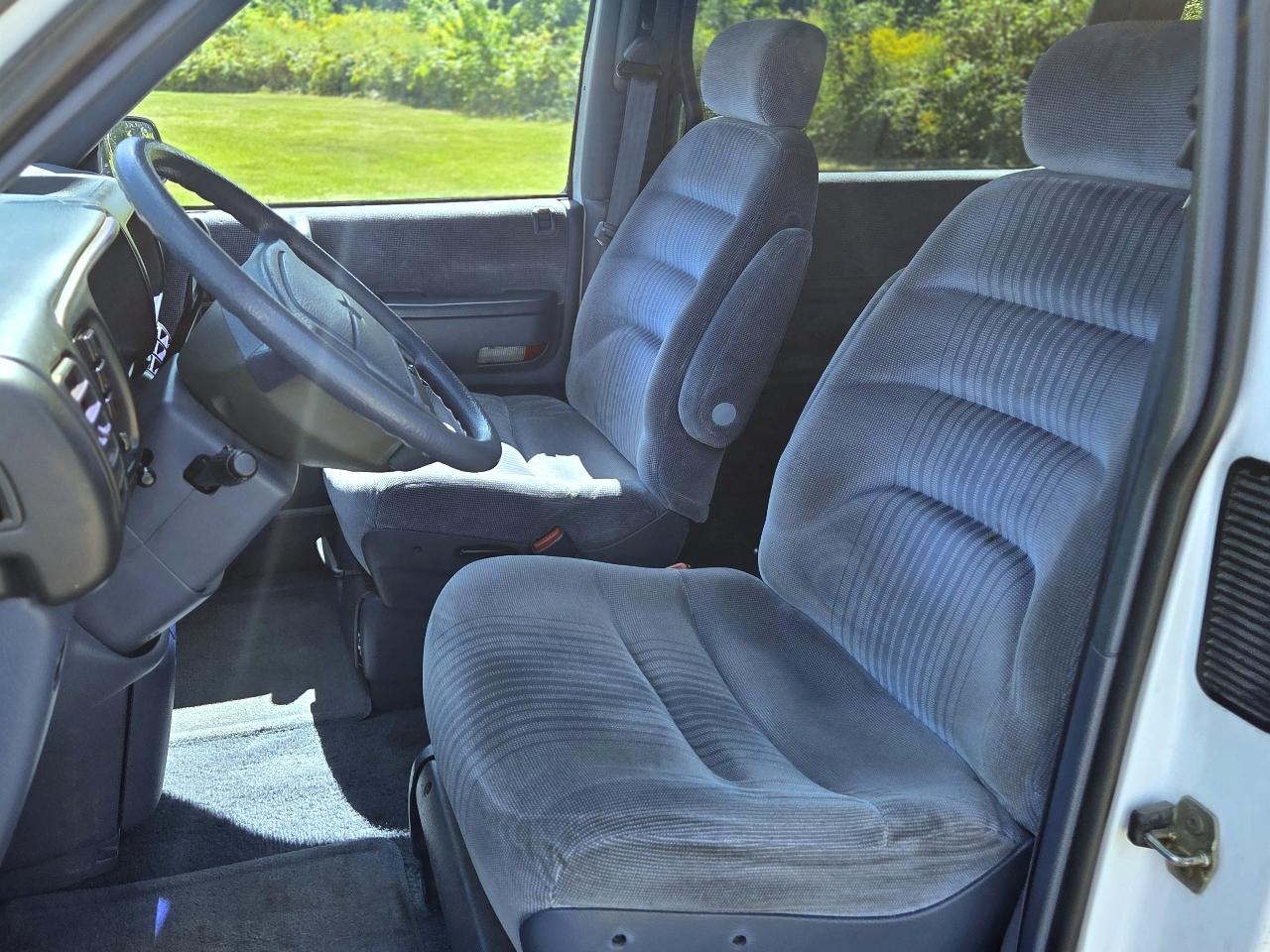 Dodge Grand Caravan LE AWD 1994