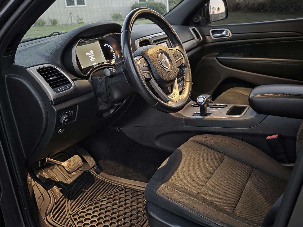 Jeep Grand Cherokee Laredo 4WD 2015