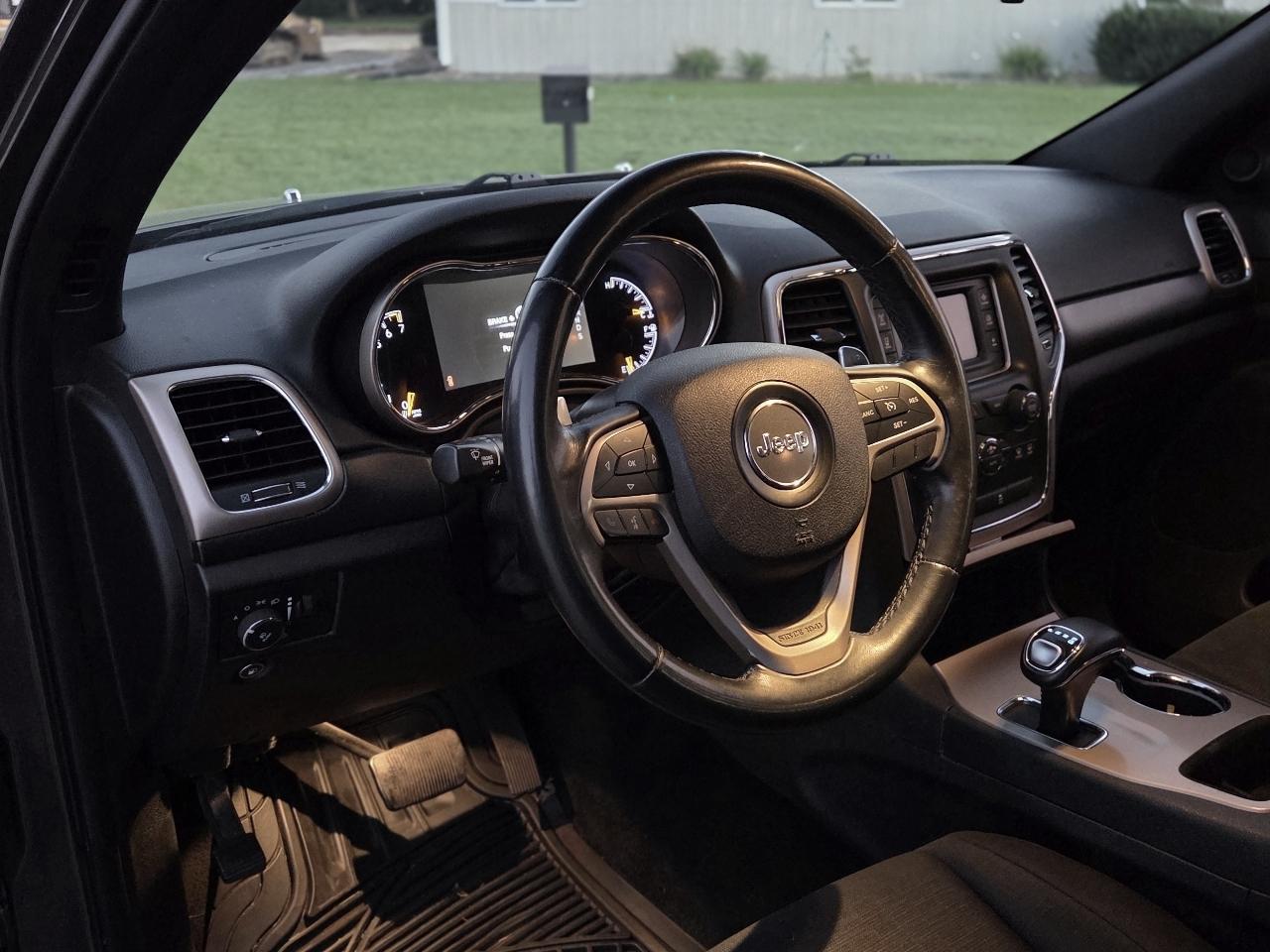 Jeep Grand Cherokee Laredo 4WD 2015