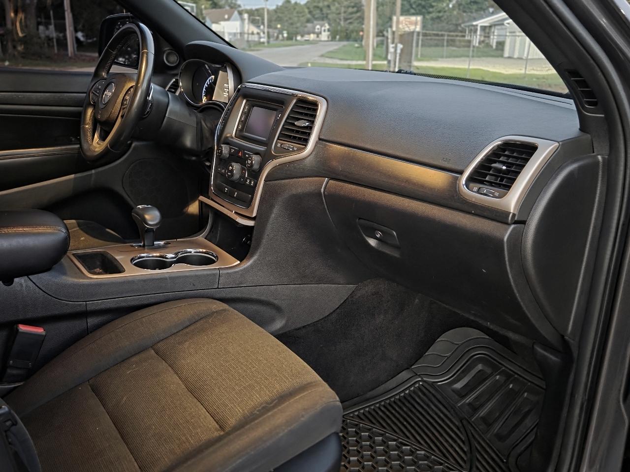 Jeep Grand Cherokee Laredo 4WD 2015