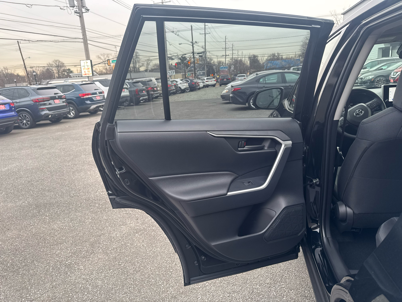 Toyota RAV4 Hybrid LE 2025