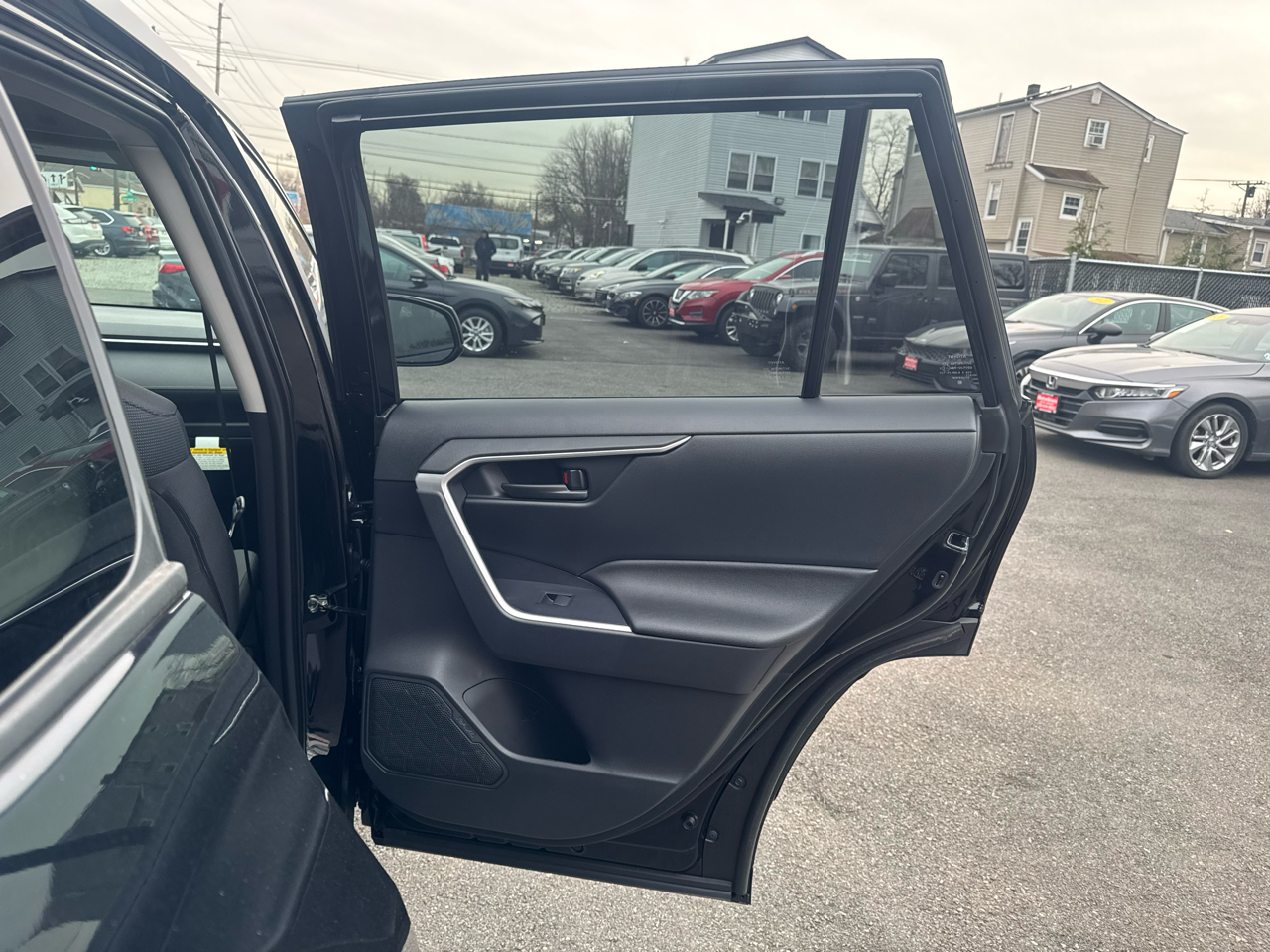 Toyota RAV4 Hybrid LE 2025