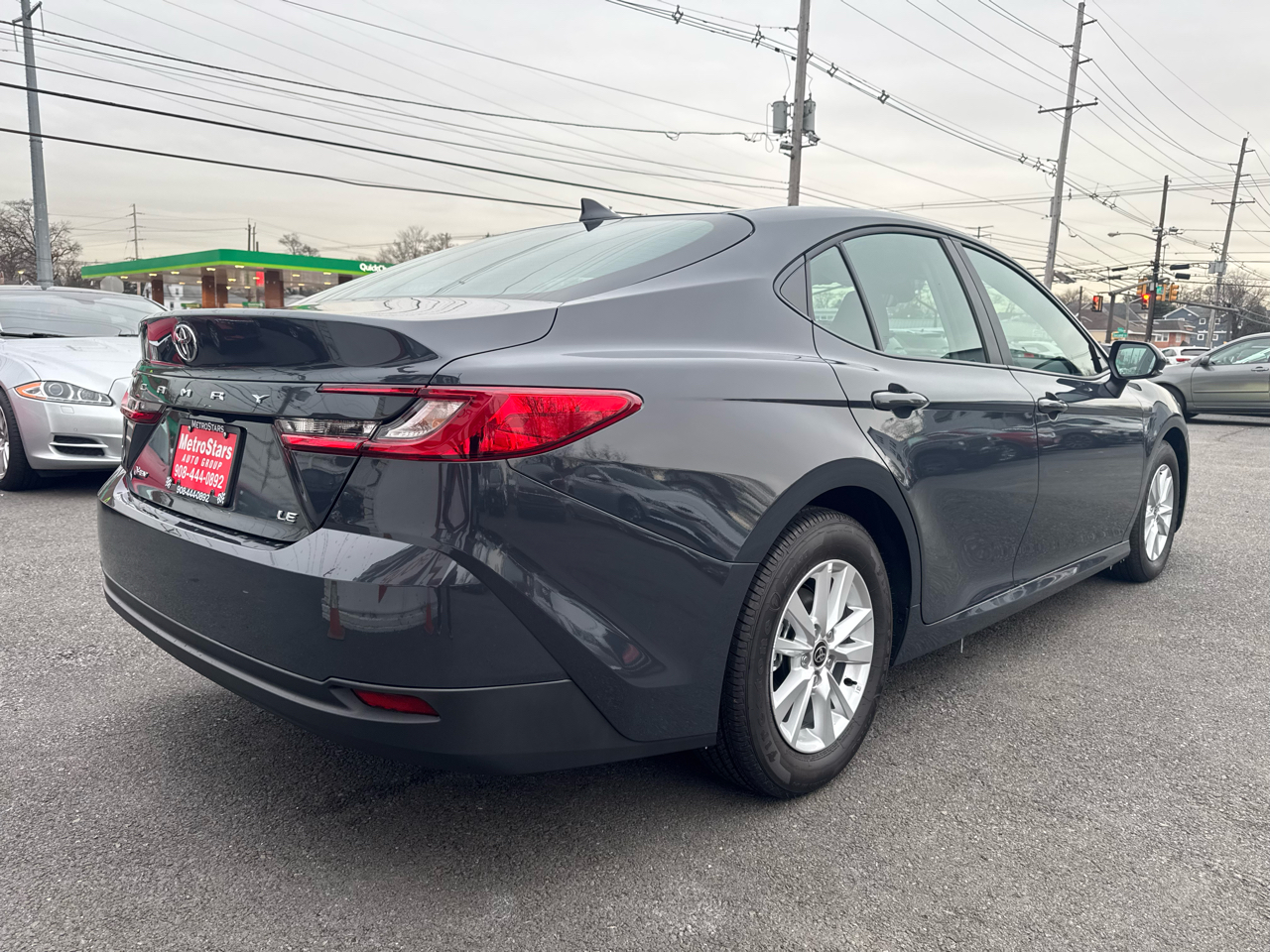 Toyota Camry Hybrid LE 2025