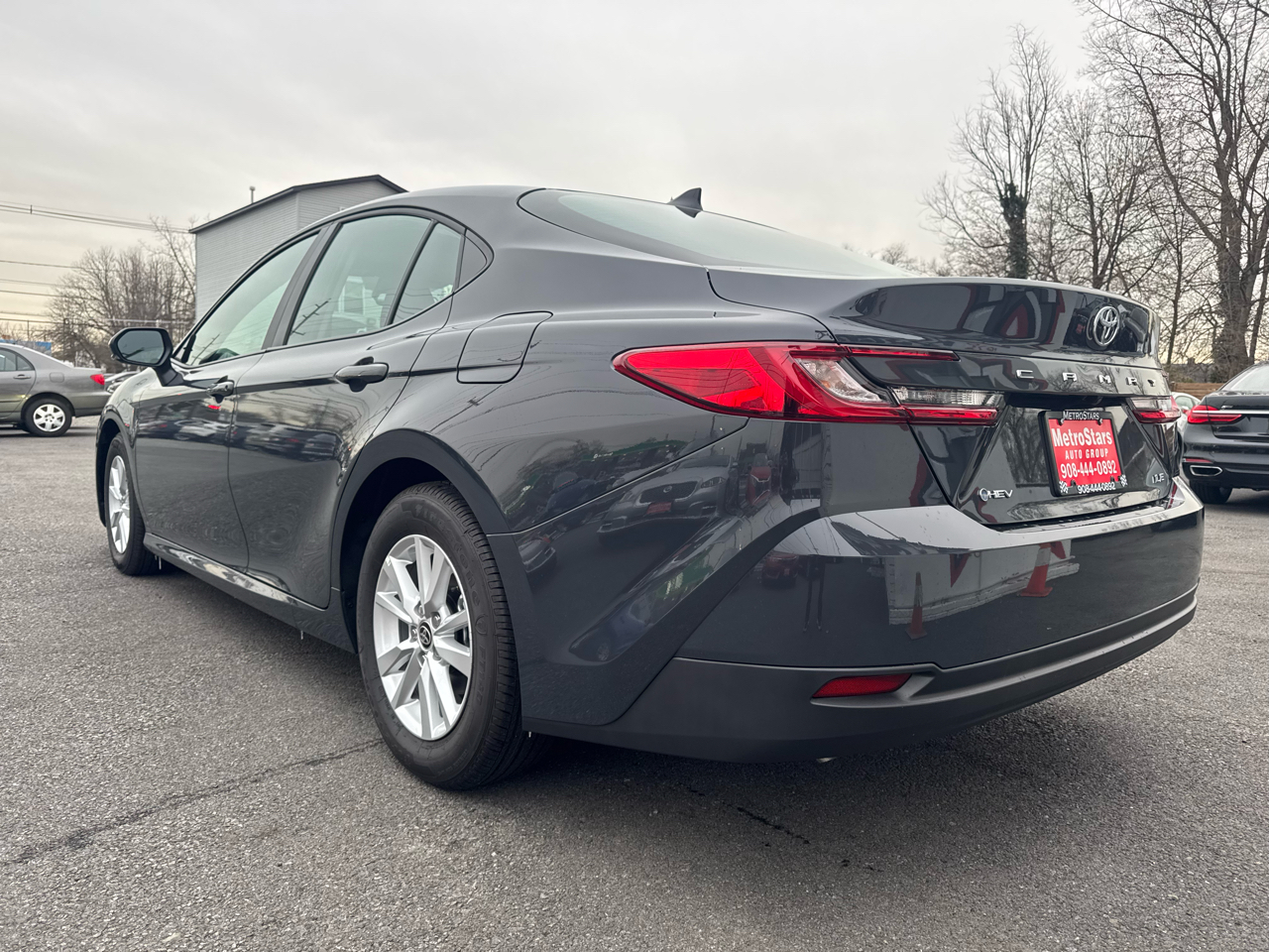 Toyota Camry Hybrid LE 2025