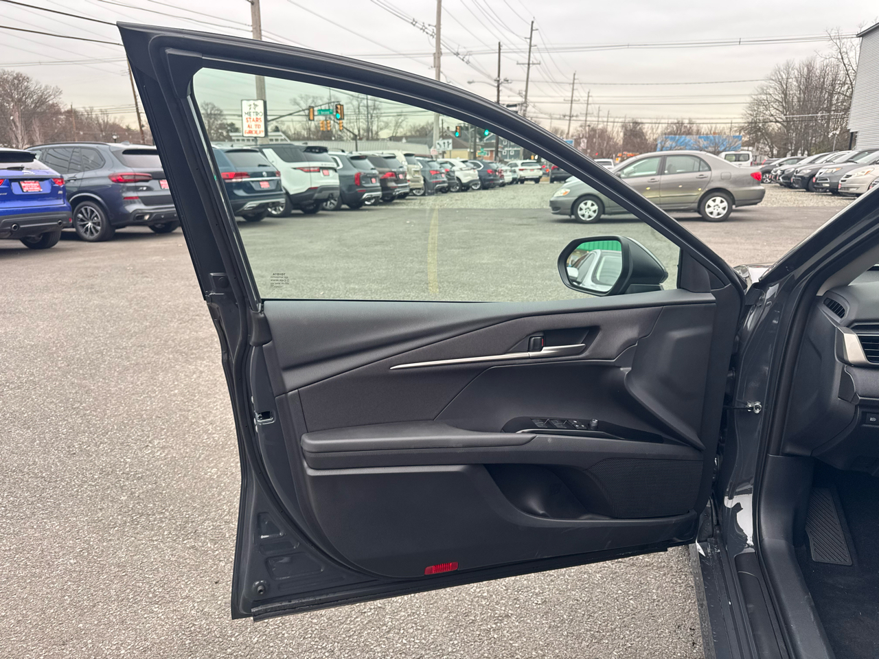 Toyota Camry Hybrid LE 2025