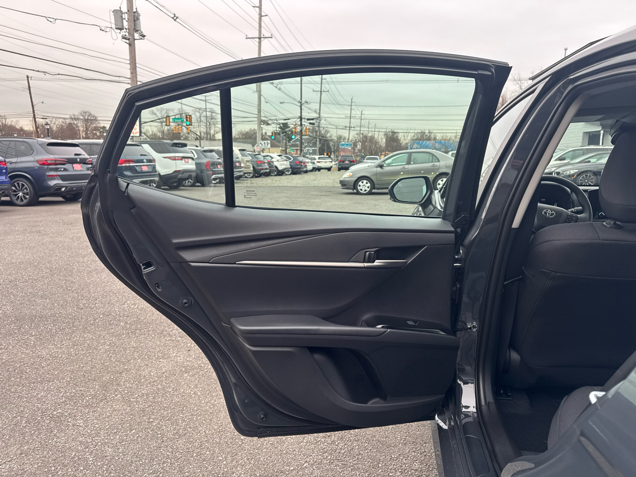 Toyota Camry Hybrid LE 2025