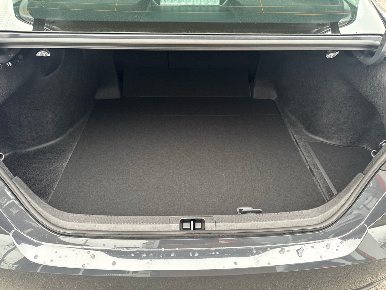 Toyota Camry Hybrid LE 2025