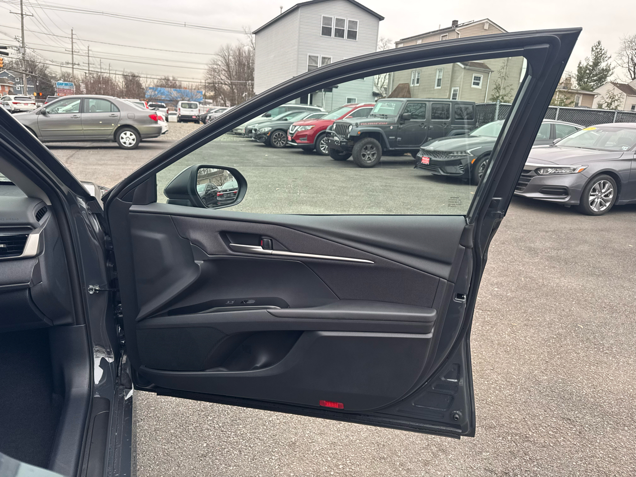 Toyota Camry Hybrid LE 2025