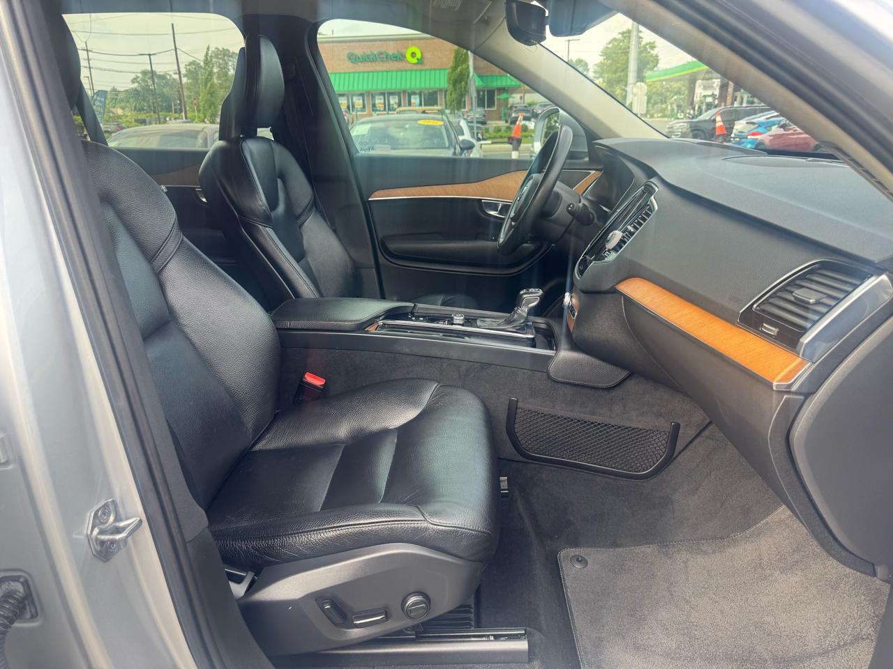 Volvo XC90 T6 Momentum AWD 2021