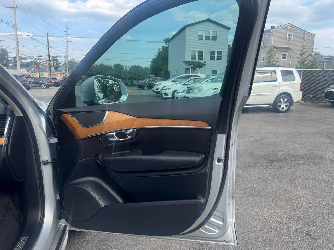 Volvo XC90 T6 Momentum AWD 2021