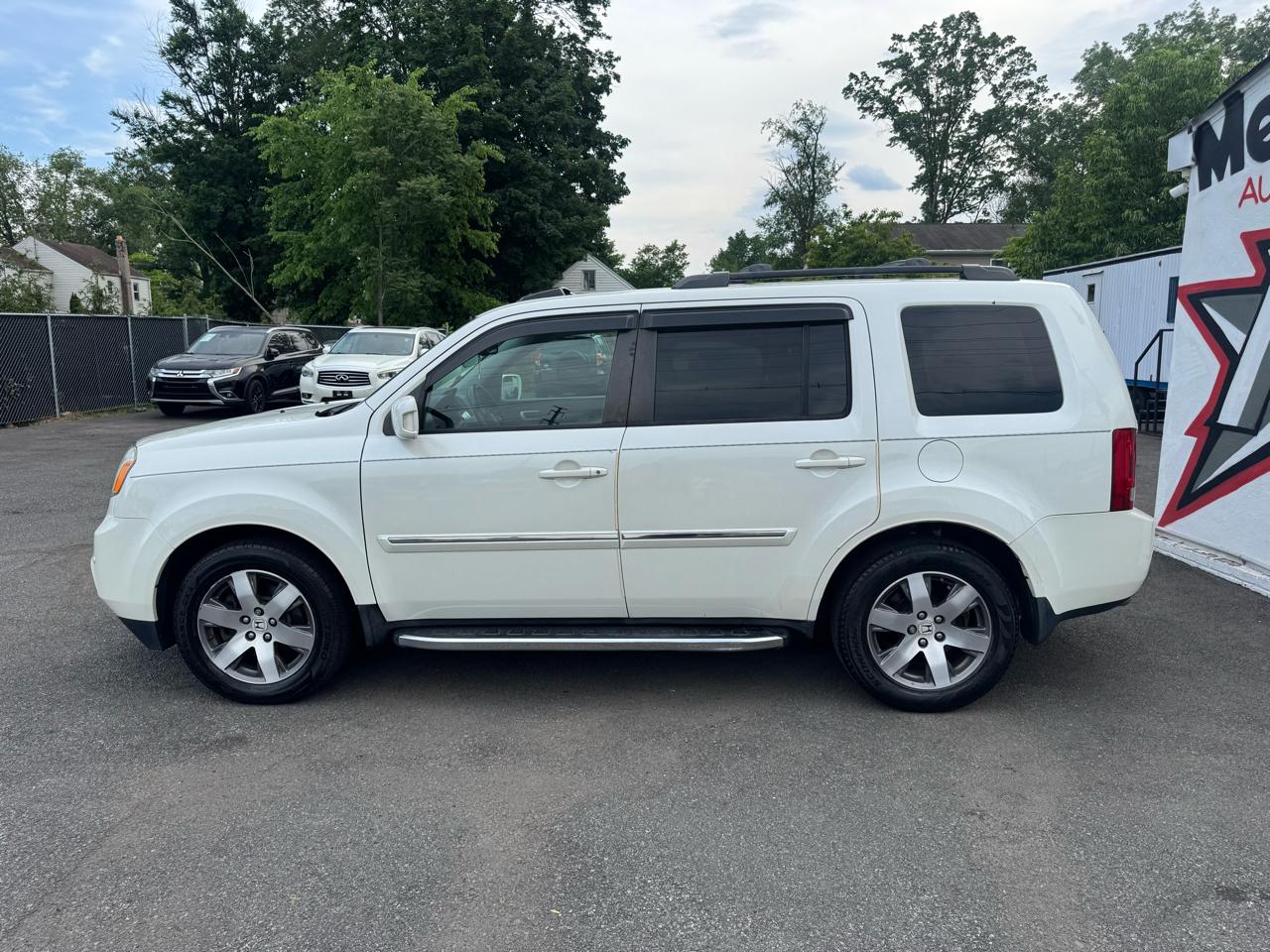 Honda Pilot Touring 4WD 5-Spd AT with DVD 2014