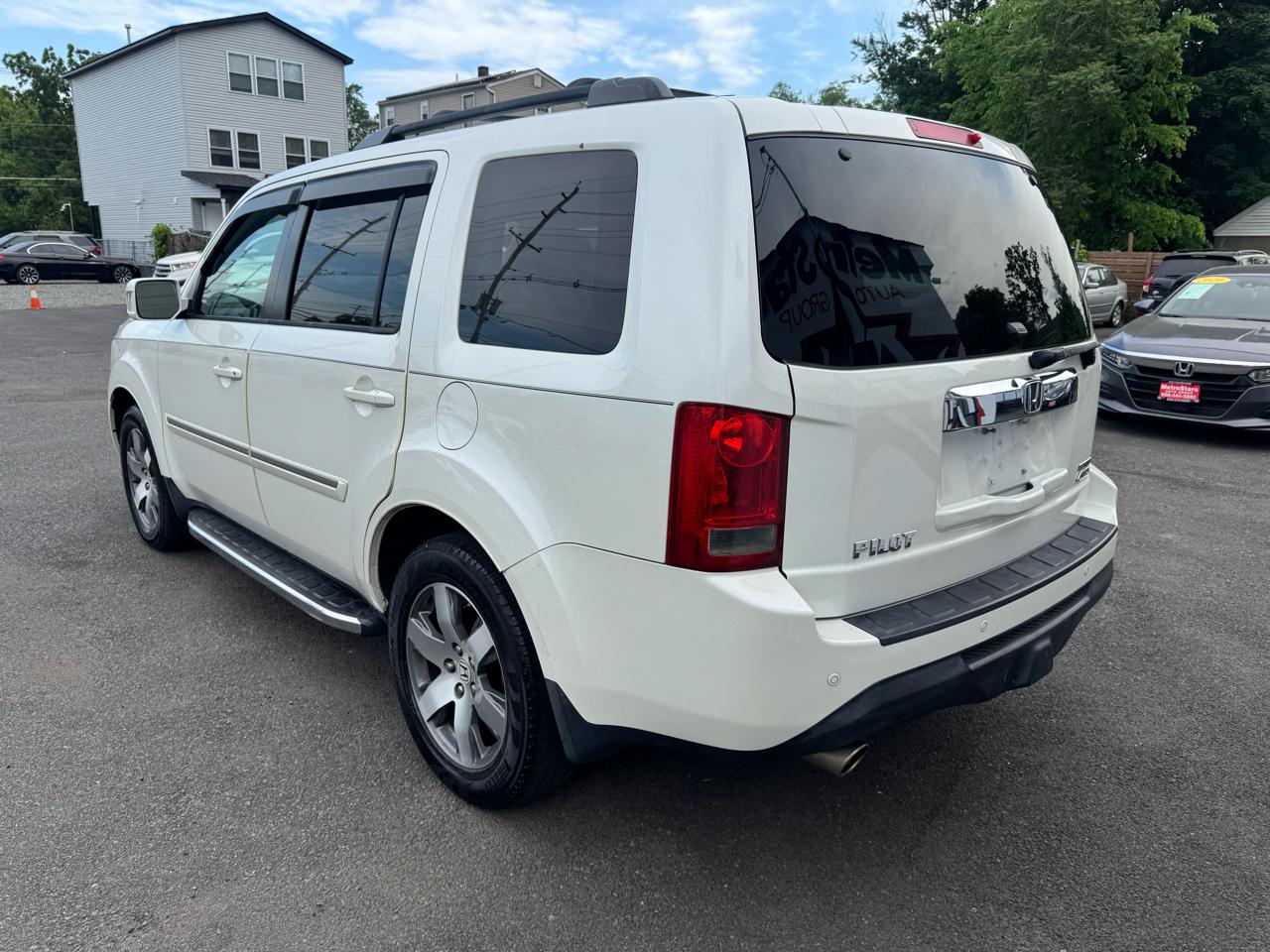 Honda Pilot Touring 4WD 5-Spd AT with DVD 2014