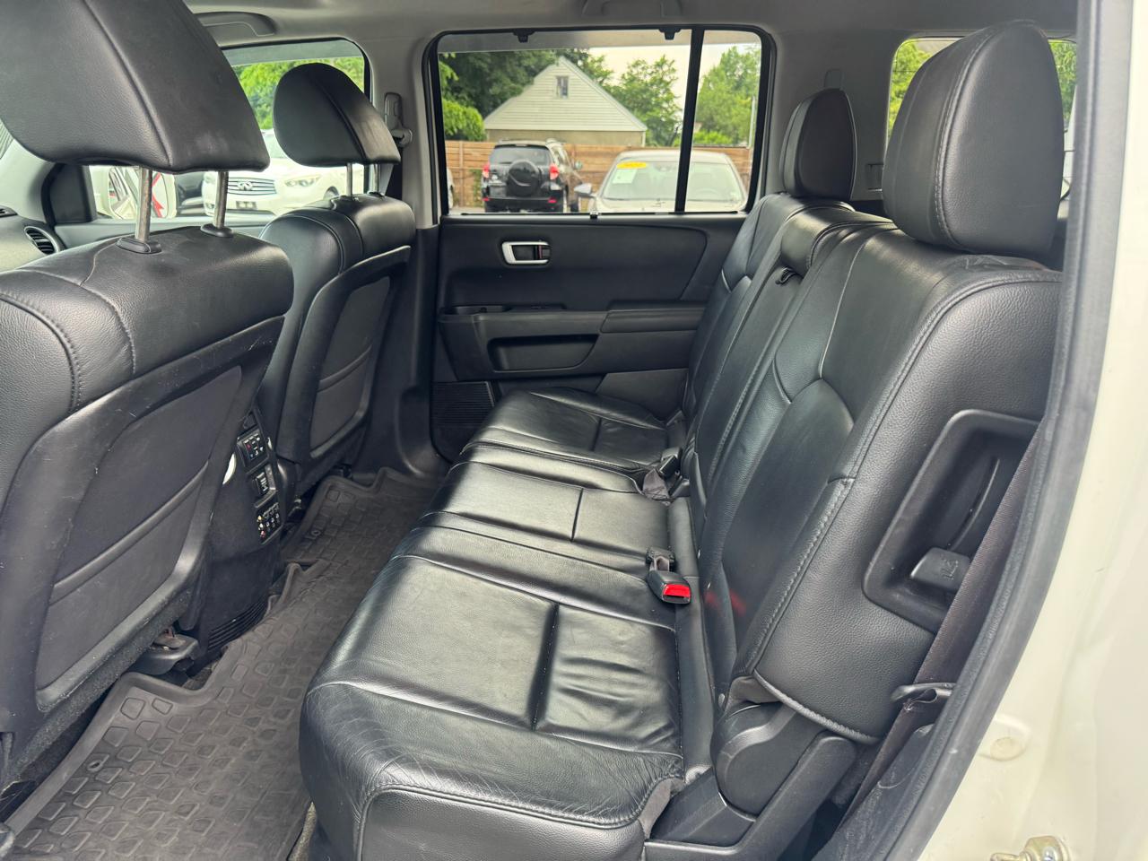 Honda Pilot Touring 4WD 5-Spd AT with DVD 2014