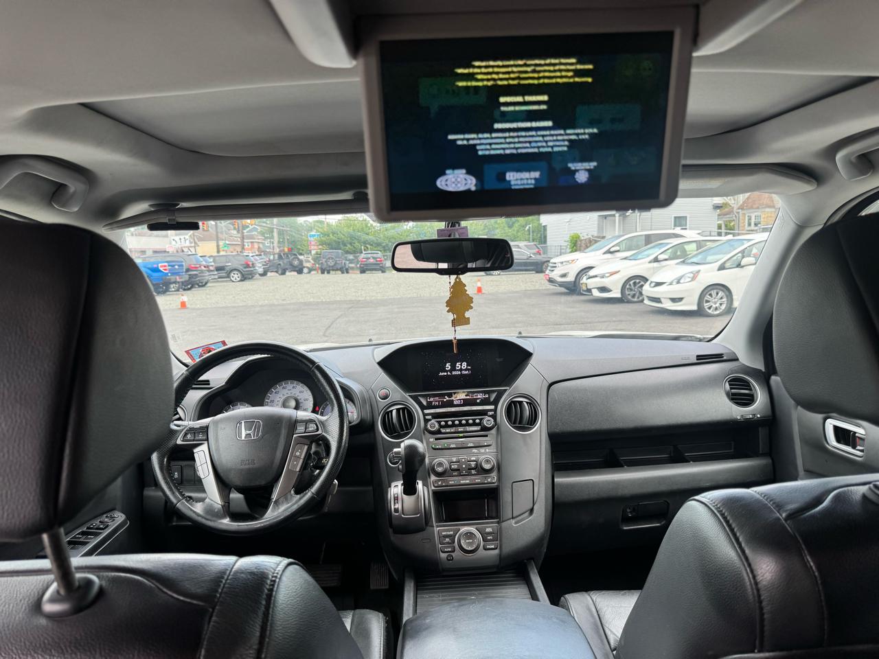 Honda Pilot Touring 4WD 5-Spd AT with DVD 2014