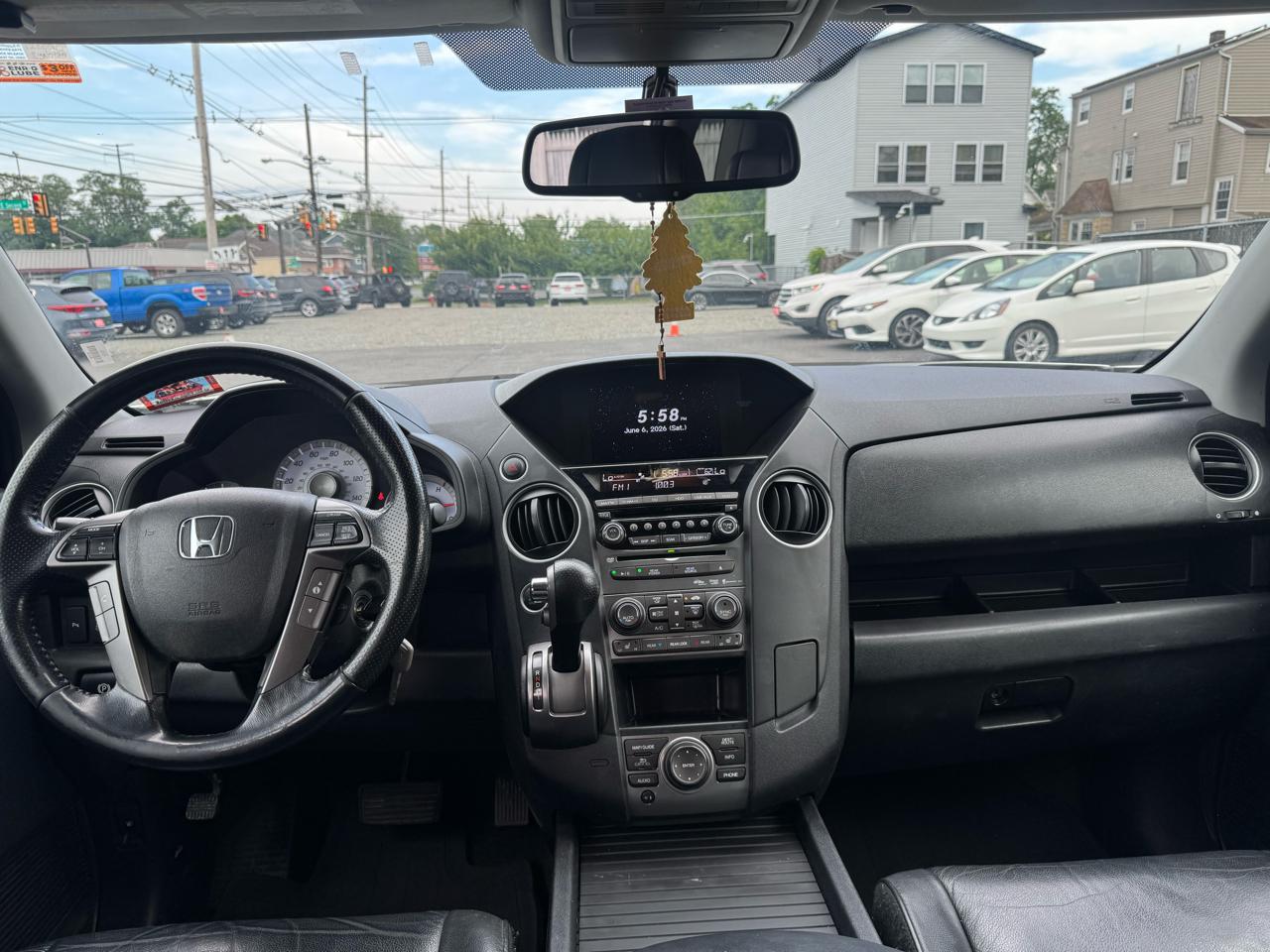 Honda Pilot Touring 4WD 5-Spd AT with DVD 2014