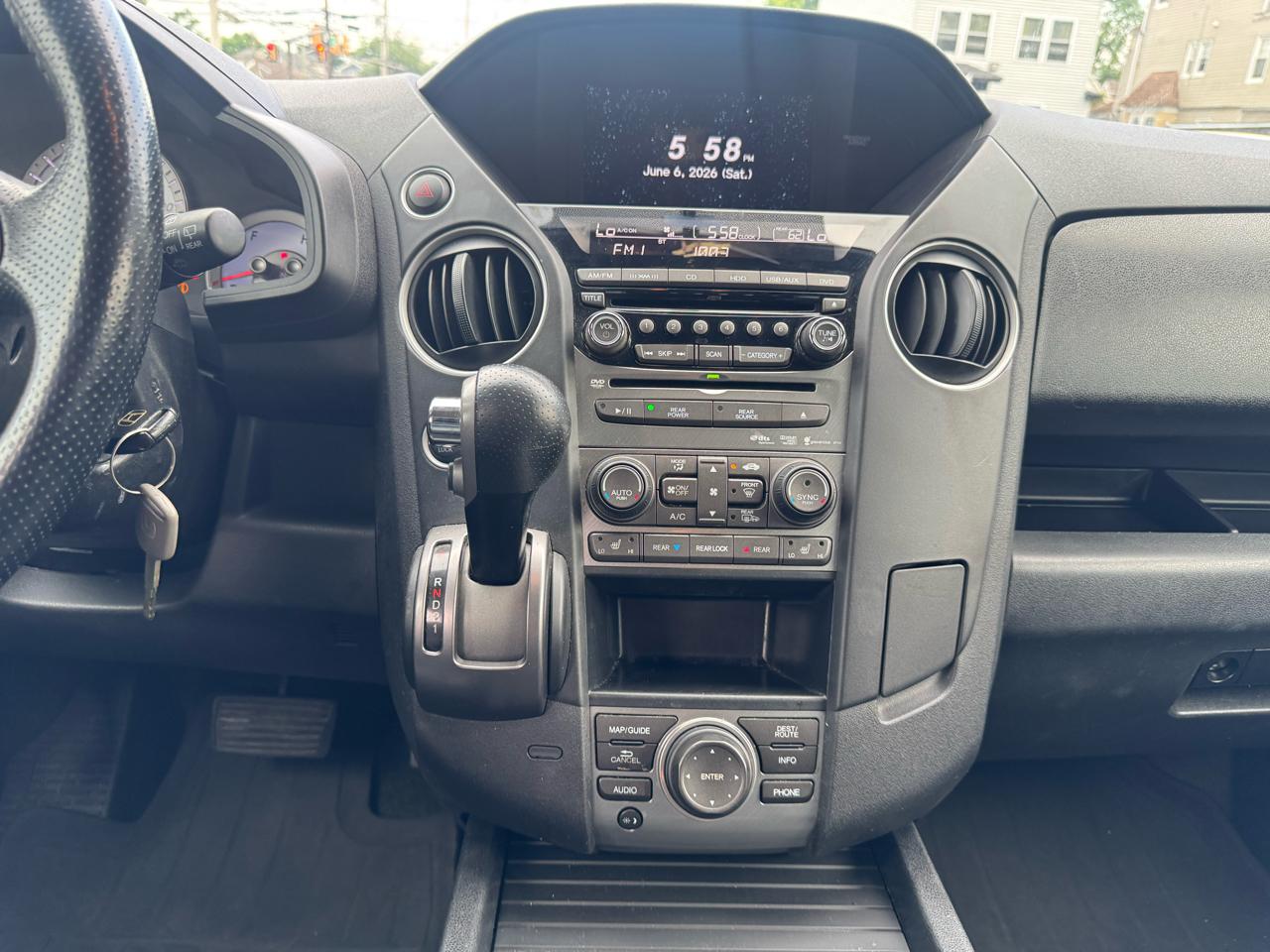 Honda Pilot Touring 4WD 5-Spd AT with DVD 2014
