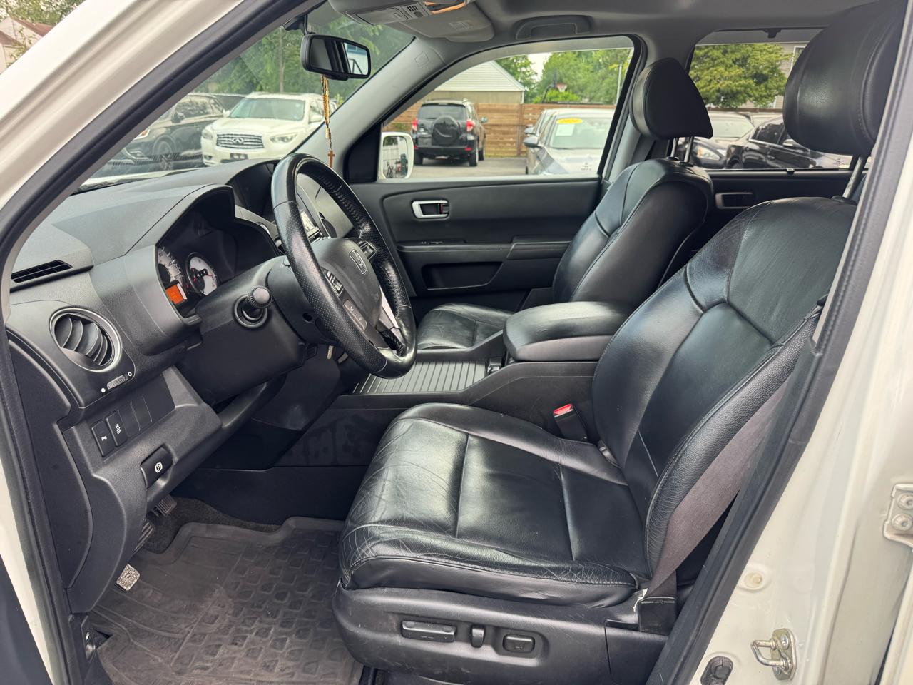 Honda Pilot Touring 4WD 5-Spd AT with DVD 2014