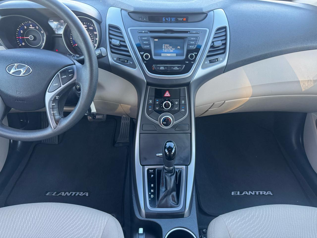Hyundai Elantra SE 6AT 2015