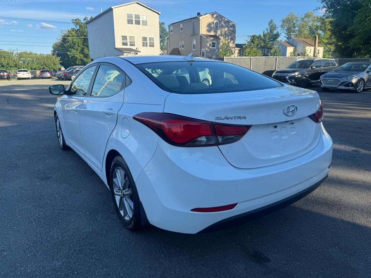 Hyundai Elantra SE 6AT 2015