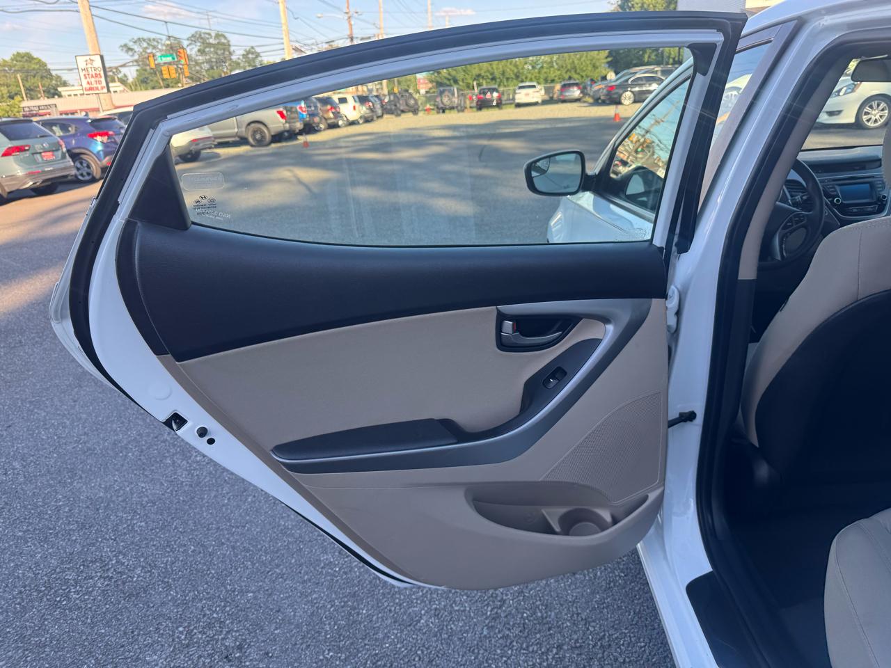 Hyundai Elantra SE 6AT 2015