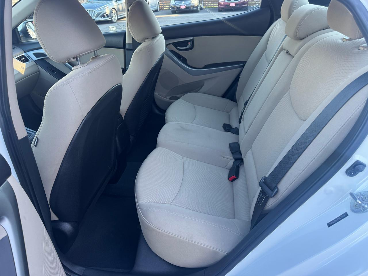 Hyundai Elantra SE 6AT 2015