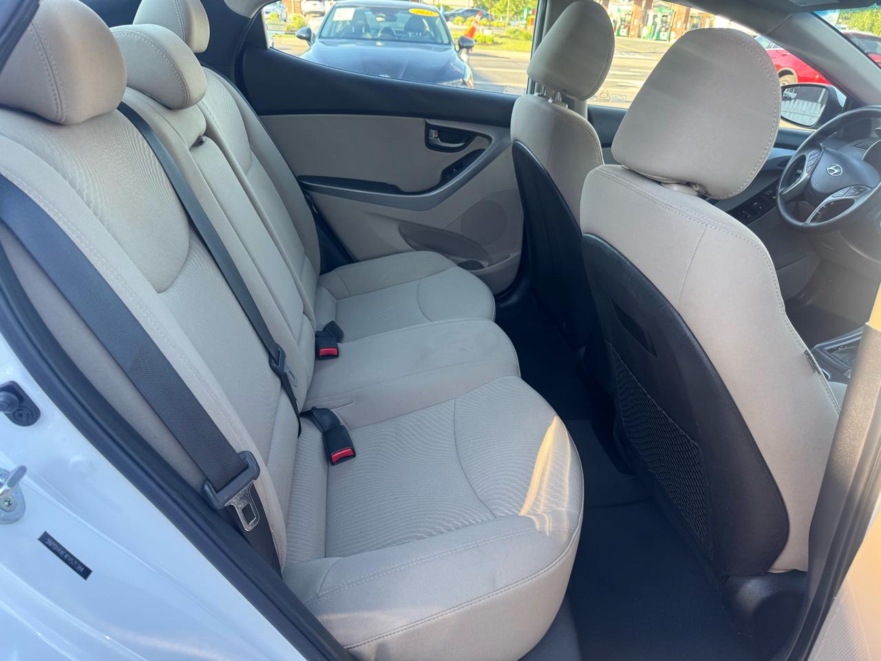Hyundai Elantra SE 6AT 2015