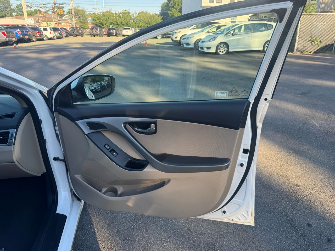 Hyundai Elantra SE 6AT 2015