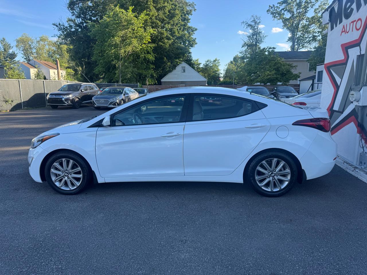 Hyundai Elantra SE 6AT 2015
