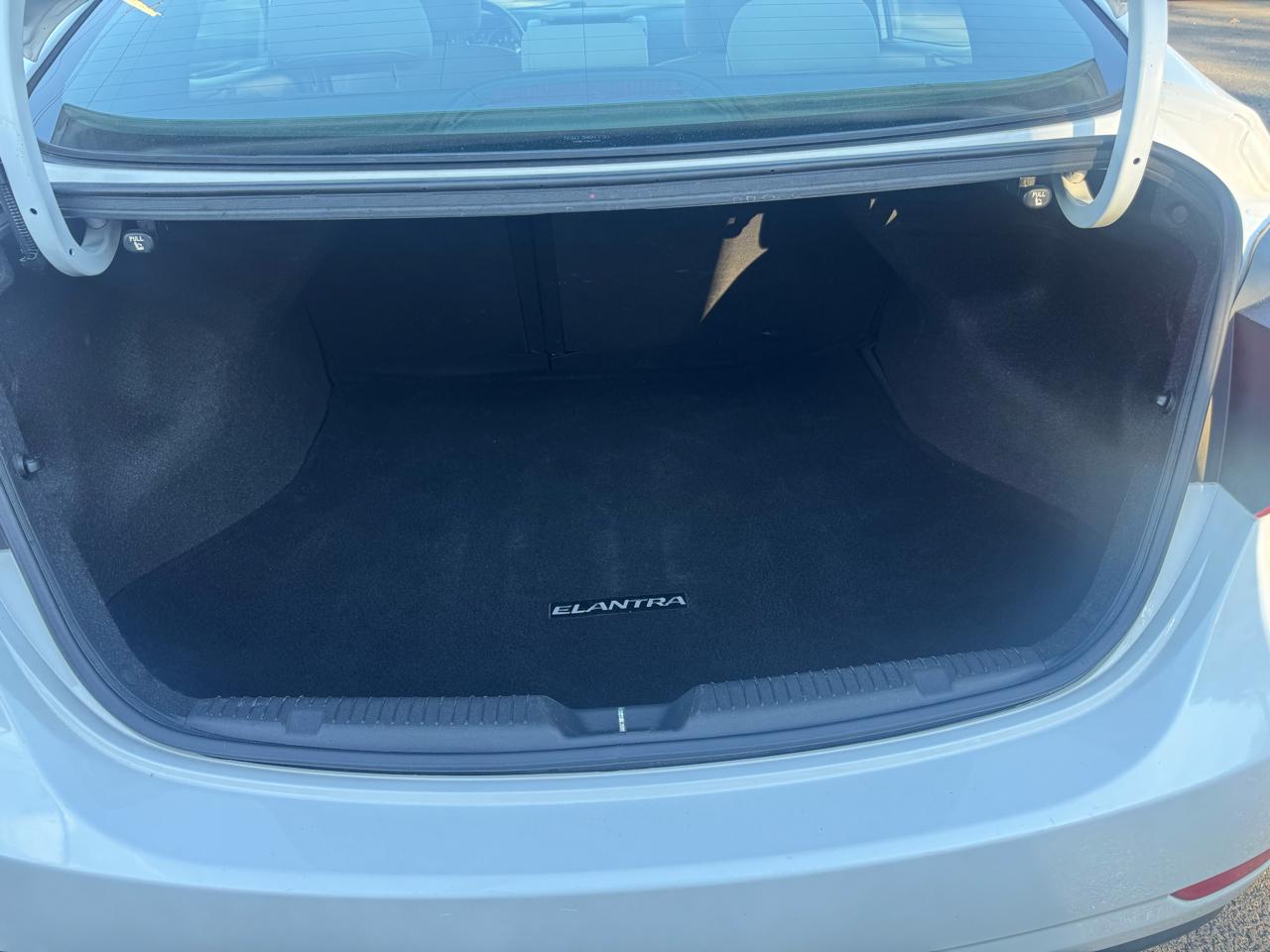 Hyundai Elantra SE 6AT 2015