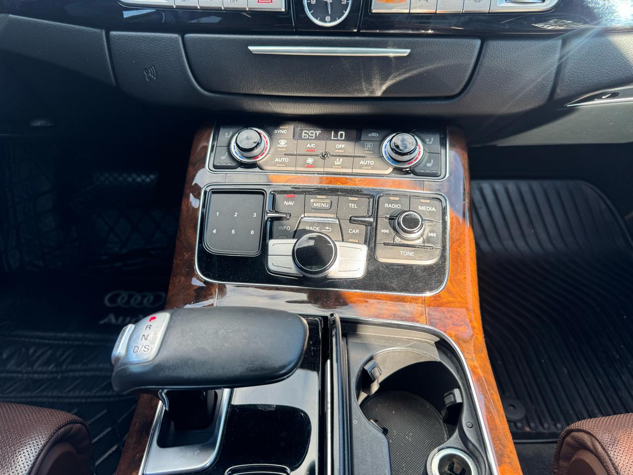 Audi A8 L 4.0T quattro 2015