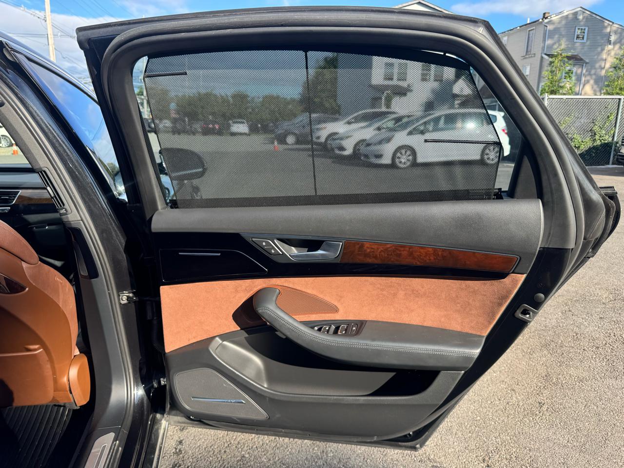 Audi A8 L 4.0T quattro 2015