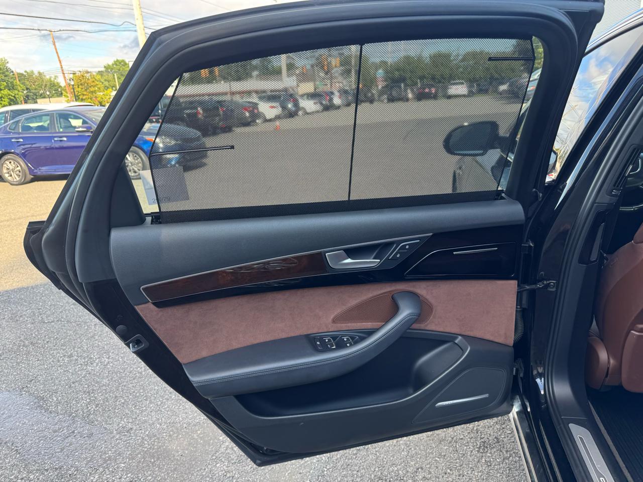 Audi A8 L 4.0T quattro 2015