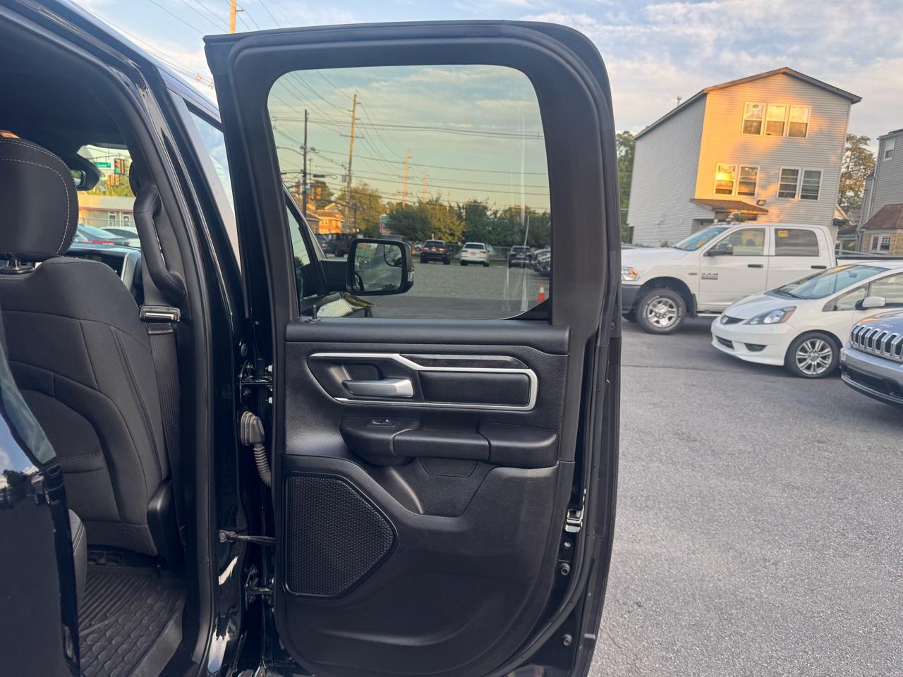 RAM 1500 Big Horn Quad Cab 4WD 2022