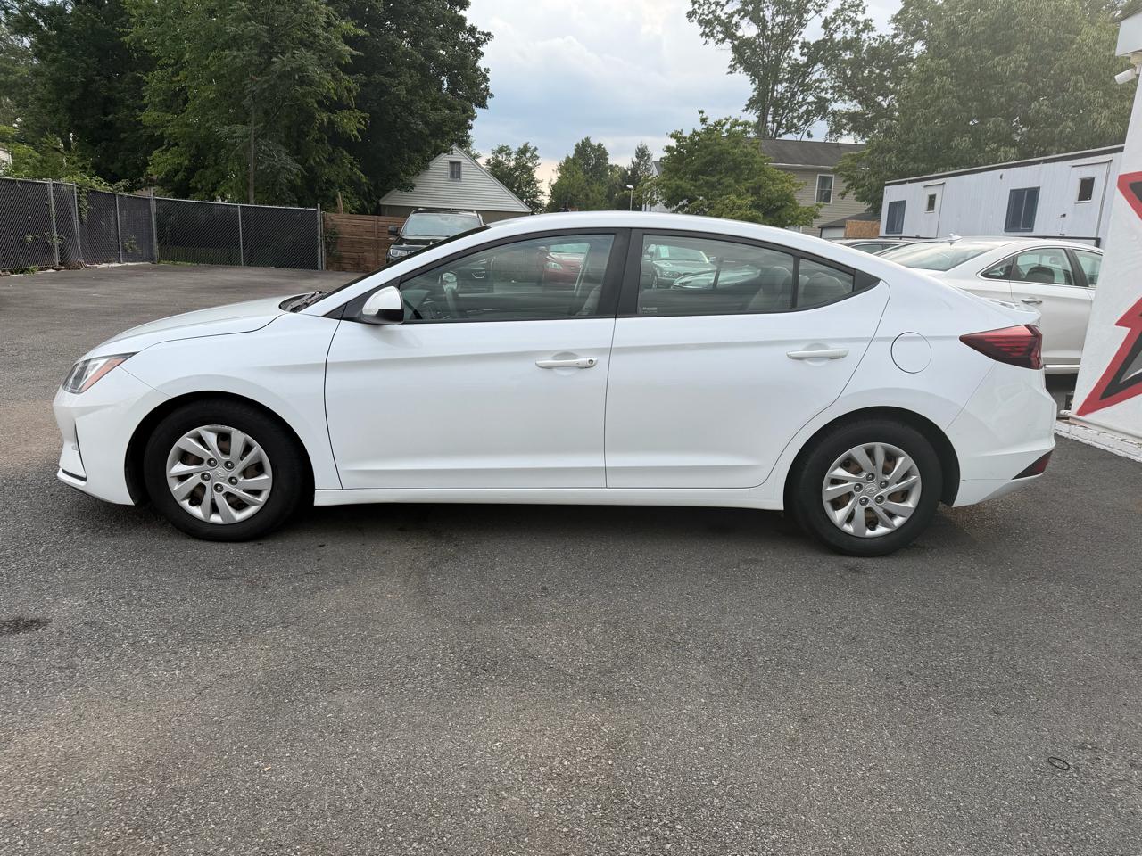 Hyundai Elantra SE 6M 2020