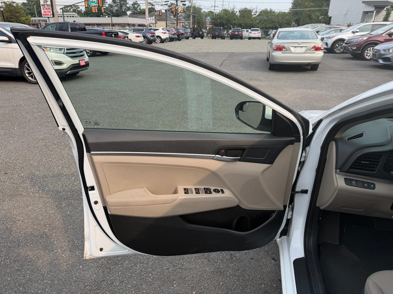 Hyundai Elantra SE 6M 2020