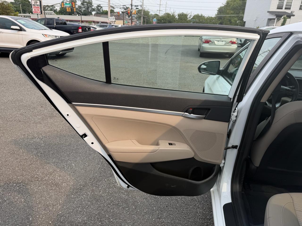 Hyundai Elantra SE 6M 2020