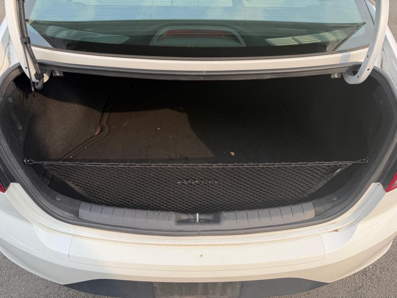 Hyundai Elantra SE 6M 2020