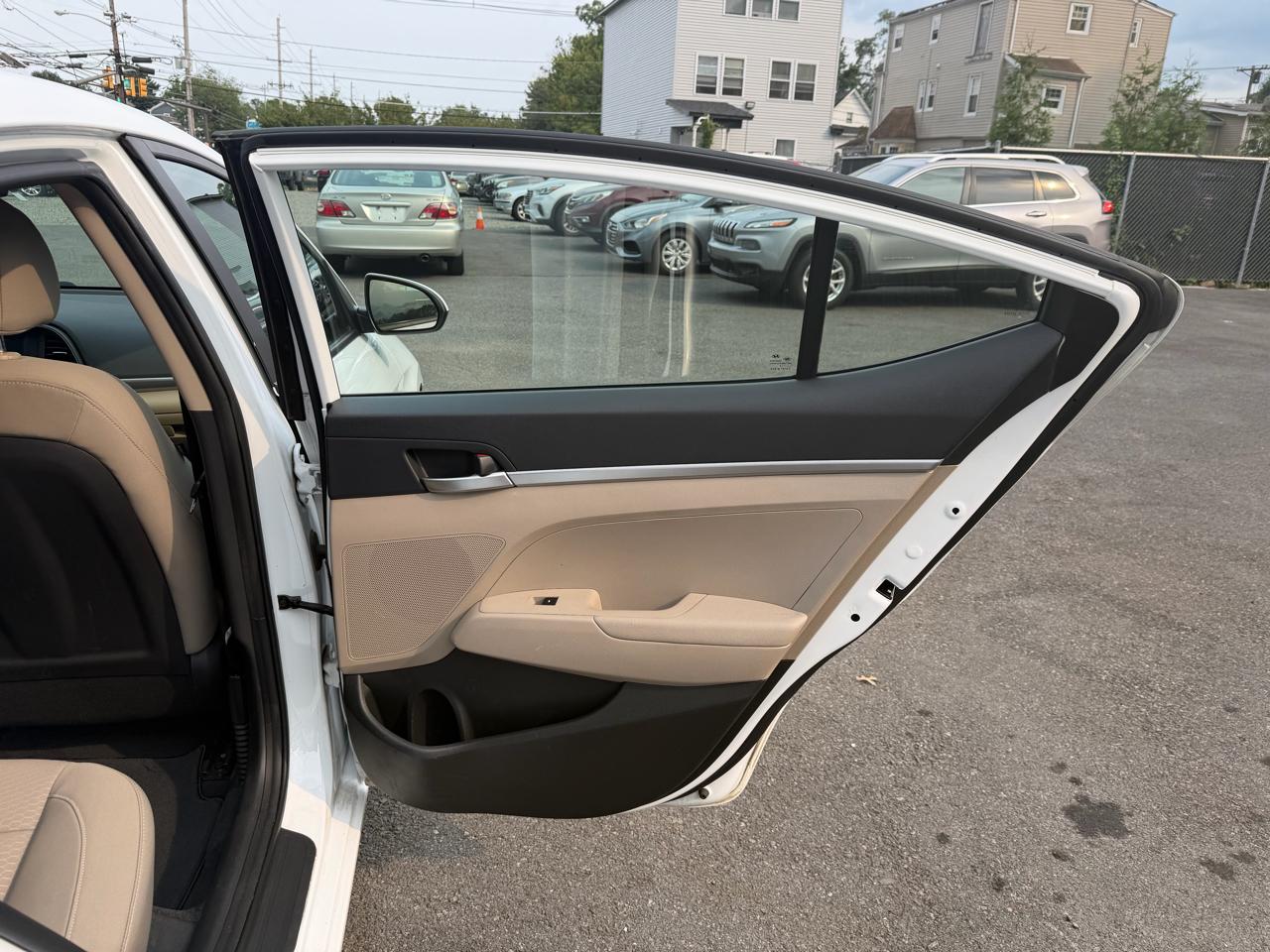 Hyundai Elantra SE 6M 2020