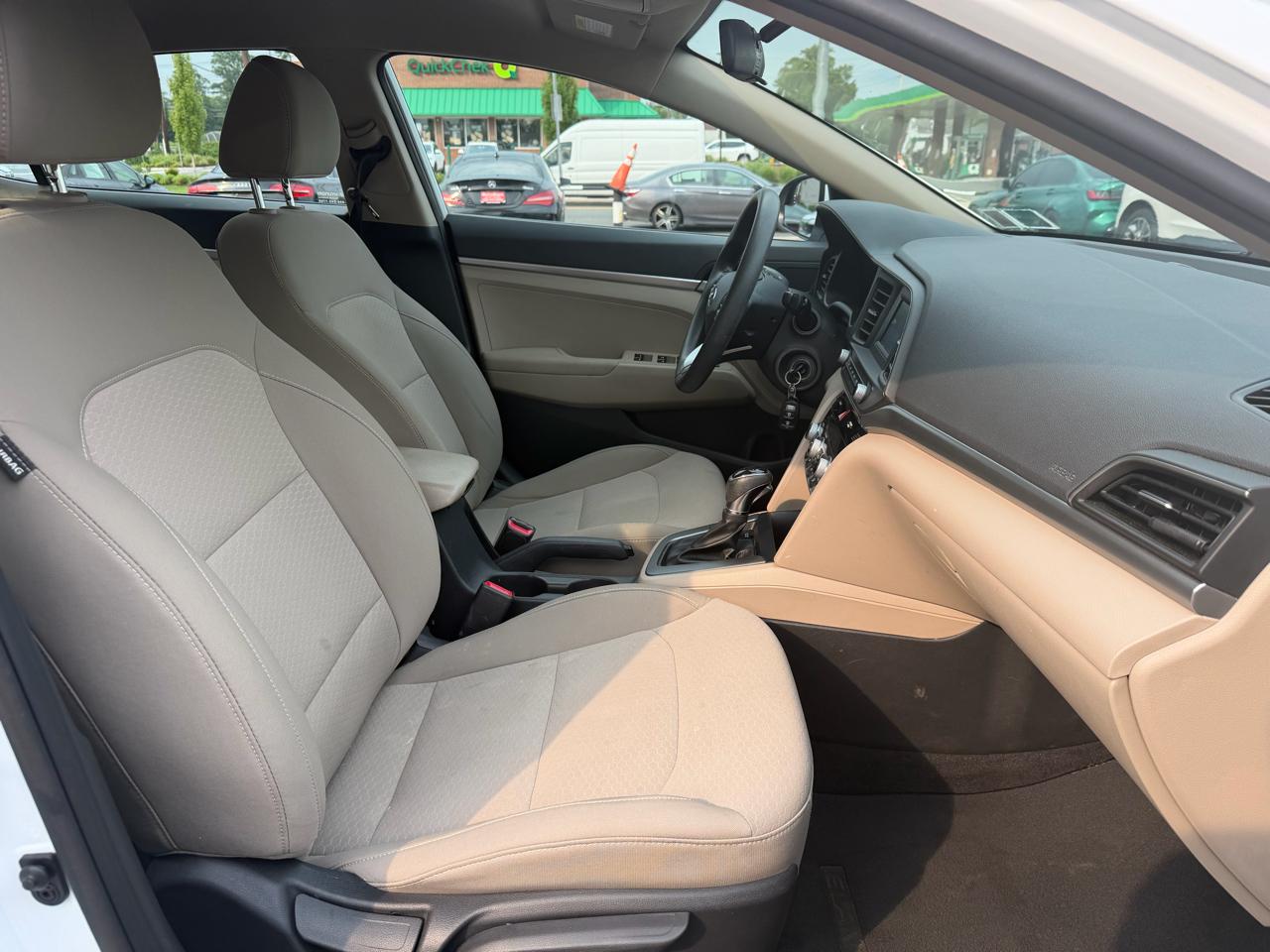 Hyundai Elantra SE 6M 2020