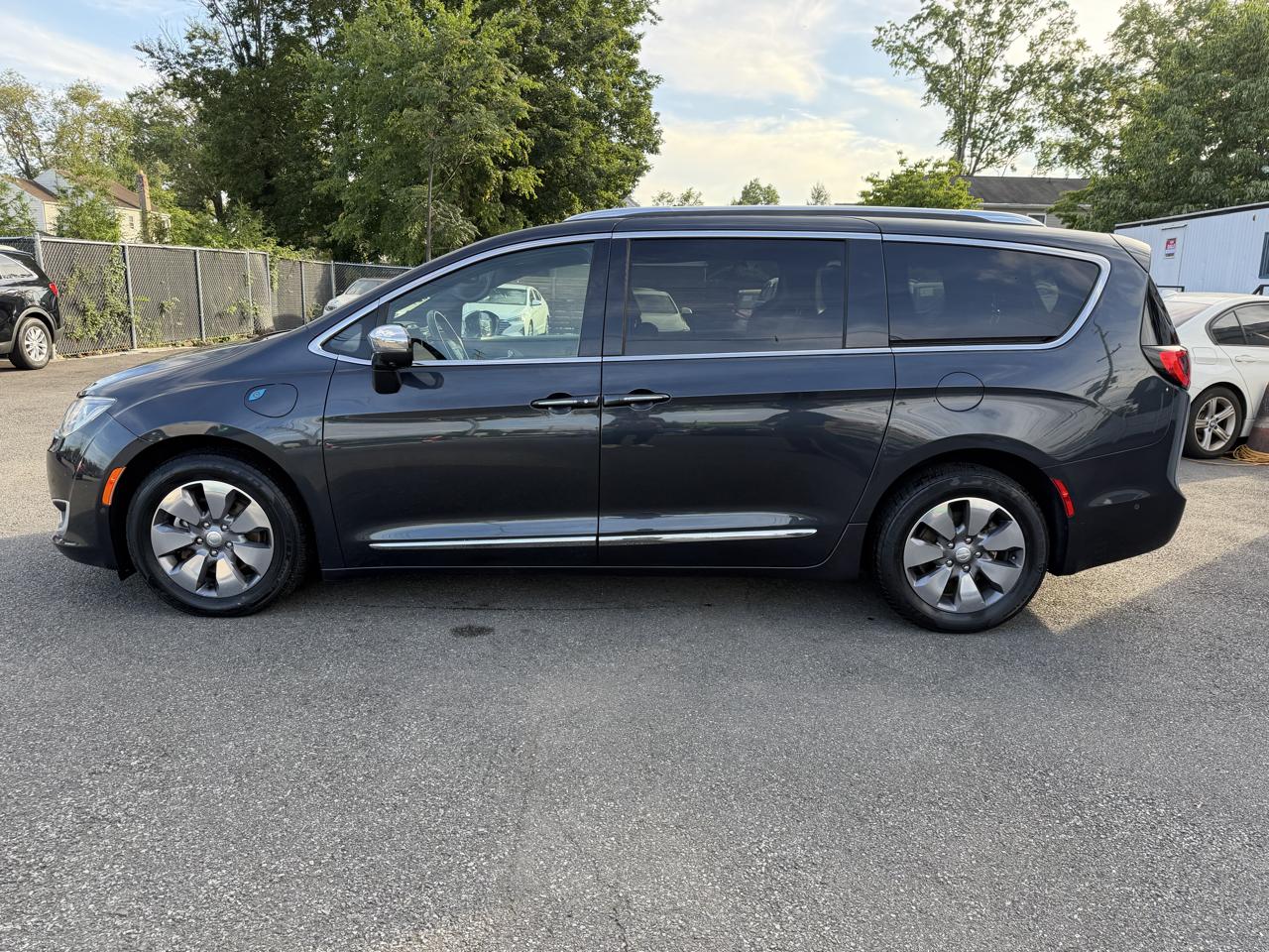 Chrysler Pacifica Hybrid Limited 2020