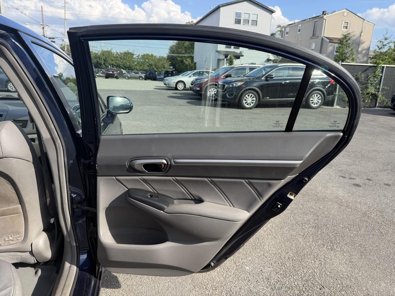 Honda Civic EX-L Sedan 5-Speed AT 2011