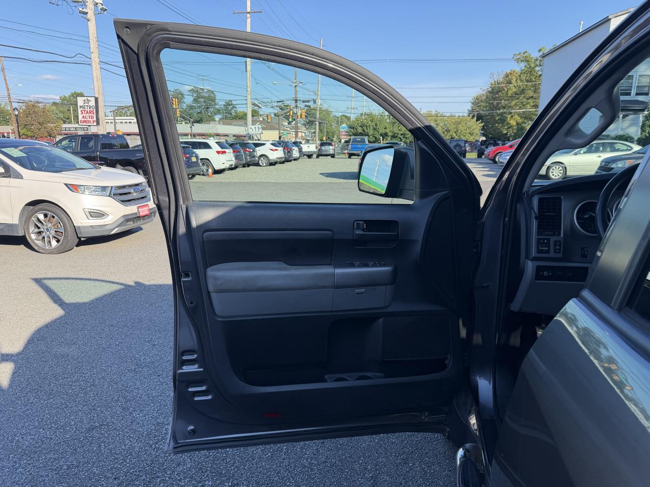 Toyota Tundra Tundra-Grade 5.7L Double Cab 4WD 2012