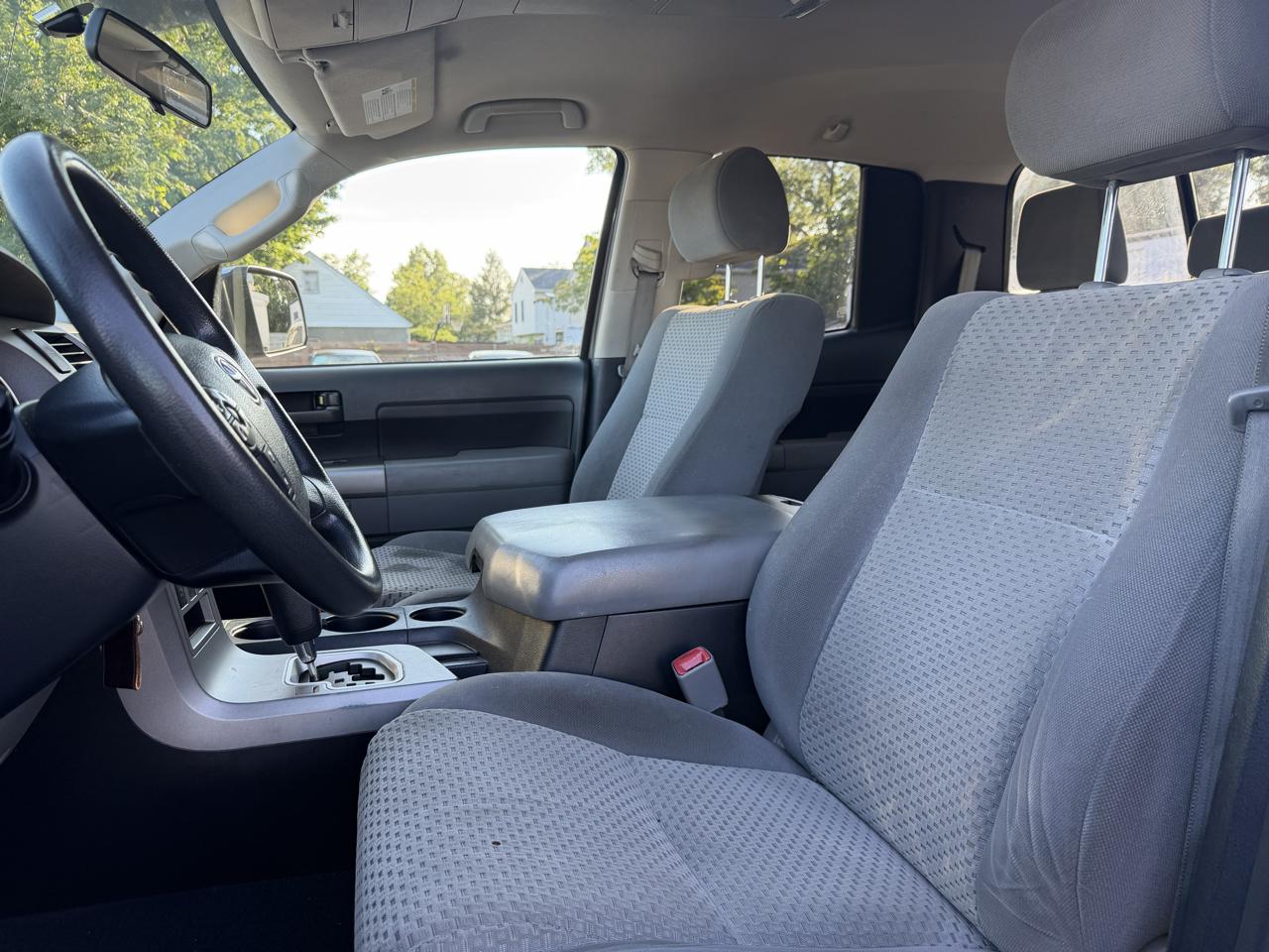 Toyota Tundra Tundra-Grade 5.7L Double Cab 4WD 2012